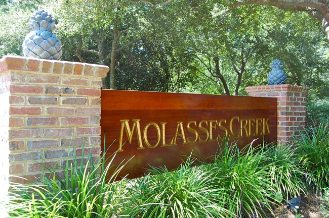 Molasses Creek neighborhood entrance